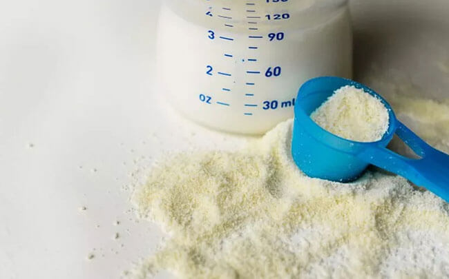 Sữa bột là nguồn dinh dưỡng phụ hoàn hảo cho trẻ nhỏ