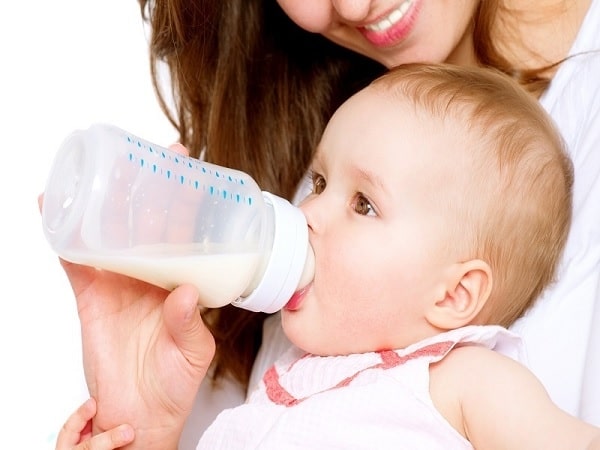 Ảnh: Có nên dùng sữa bột pha sẵn cho bé 6 tháng tuổi